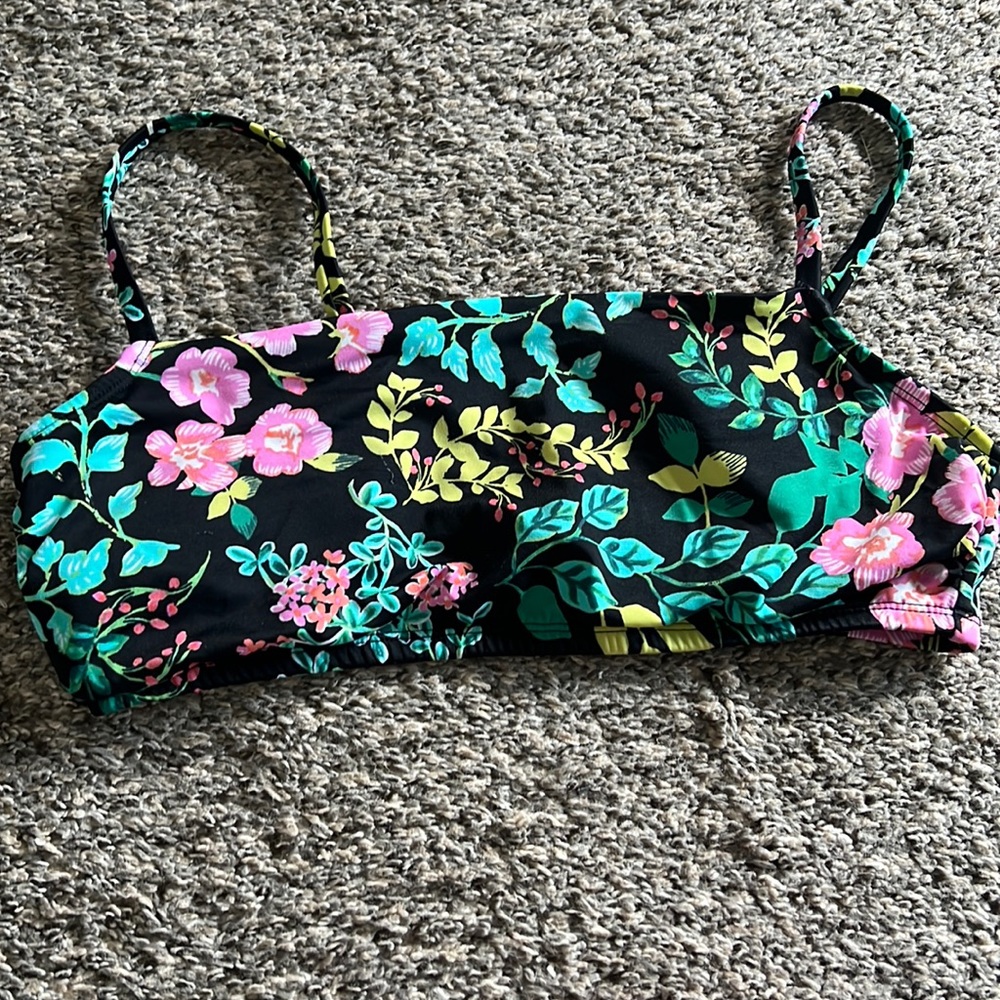 ✨SALE✨ MUST GO✨ EUC large women juniors target  beach Betty swimsuit top